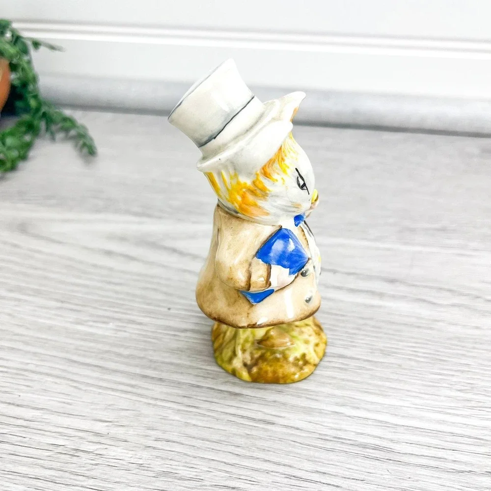 Amiable Guinea-Pig Beatrix Potter Figure,‎ Kitschy Anthropomorphic Figurine